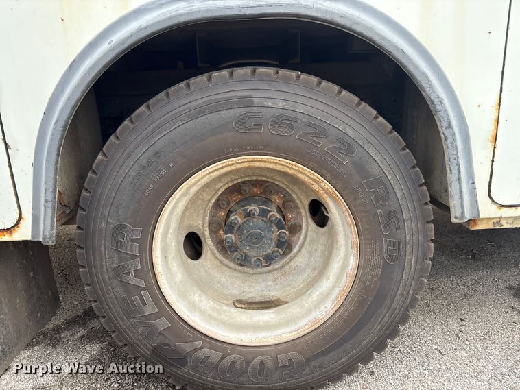 image for item FB8856 2011 International 7400 utility / service truck