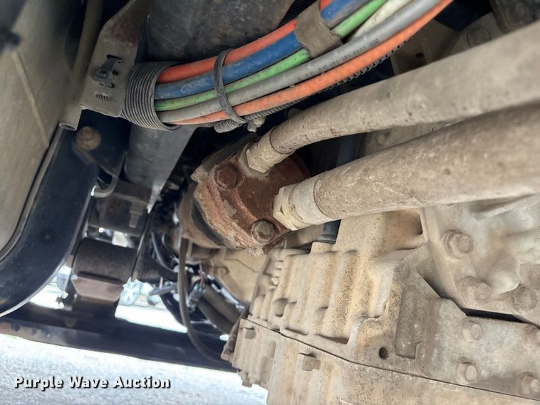 image for item FB8856 2011 International 7400 utility / service truck