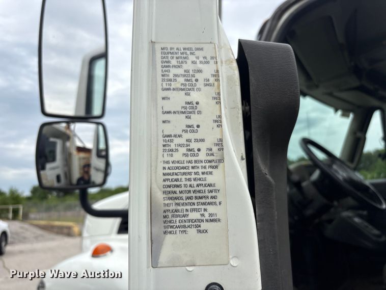 image for item FB8856 2011 International 7400 utility / service truck
