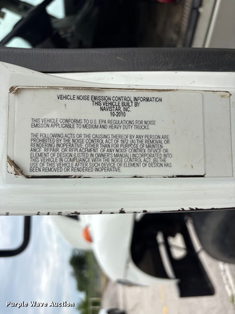 image for item FB8856 2011 International 7400 utility / service truck