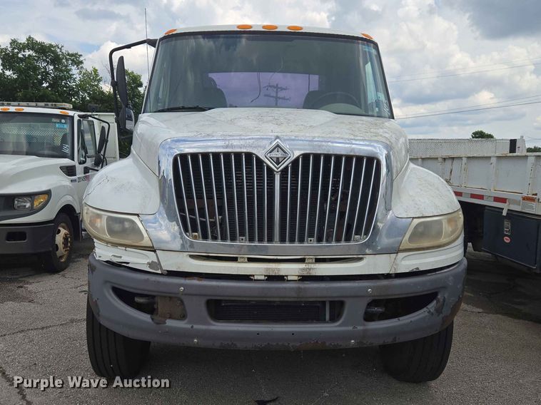 image for item FB8857 2009 International 4400 utility / service truck