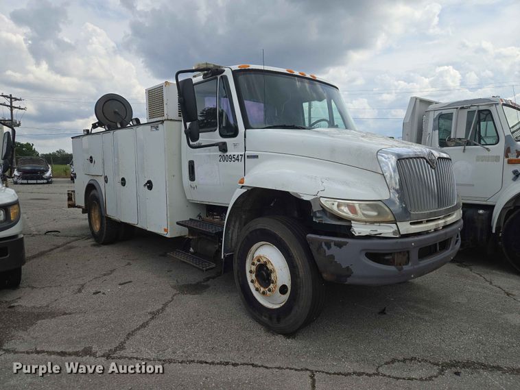 image for item FB8857 2009 International 4400 utility / service truck