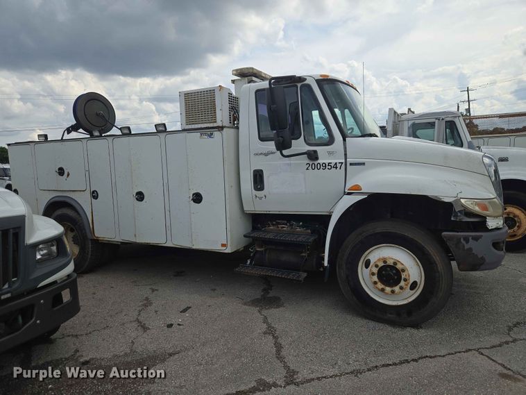 image for item FB8857 2009 International 4400 utility / service truck