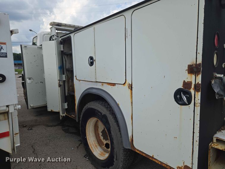 image for item FB8857 2009 International 4400 utility / service truck