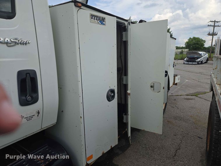 image for item FB8857 2009 International 4400 utility / service truck
