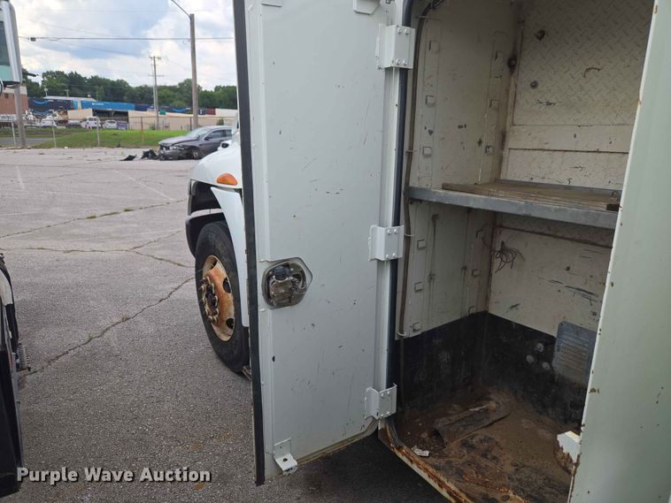 image for item FB8857 2009 International 4400 utility / service truck
