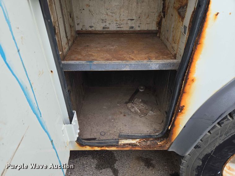 image for item FB8857 2009 International 4400 utility / service truck