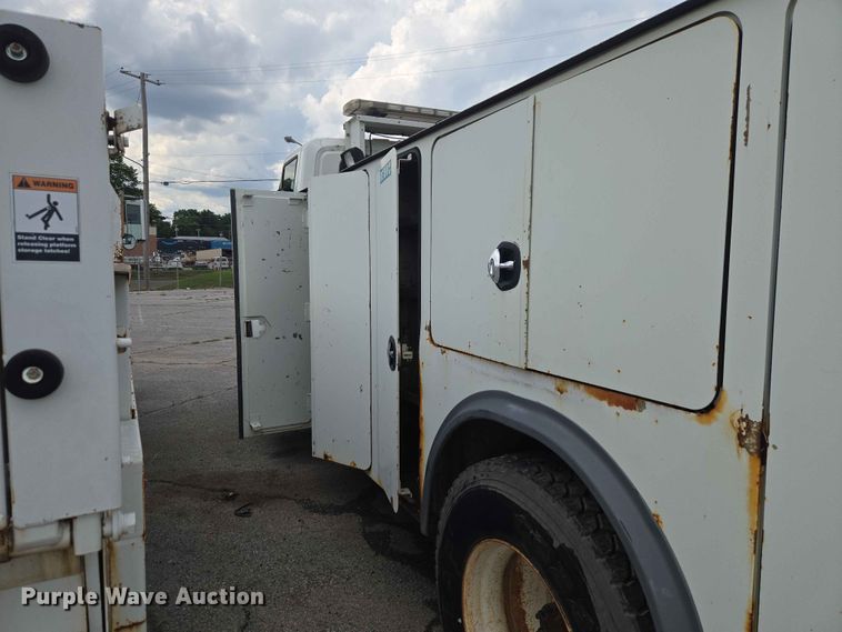 image for item FB8857 2009 International 4400 utility / service truck