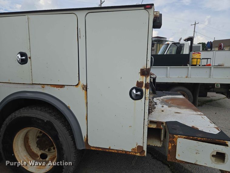 image for item FB8857 2009 International 4400 utility / service truck