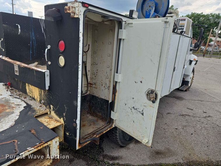 image for item FB8857 2009 International 4400 utility / service truck