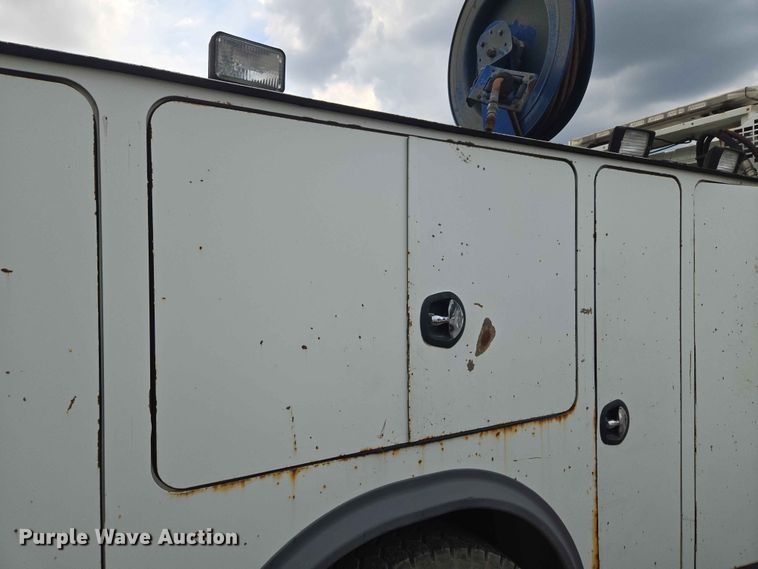 image for item FB8857 2009 International 4400 utility / service truck