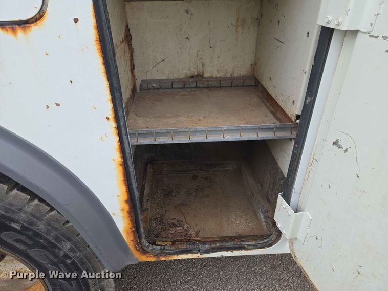image for item FB8857 2009 International 4400 utility / service truck
