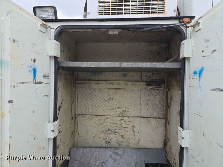 image for item FB8857 2009 International 4400 utility / service truck