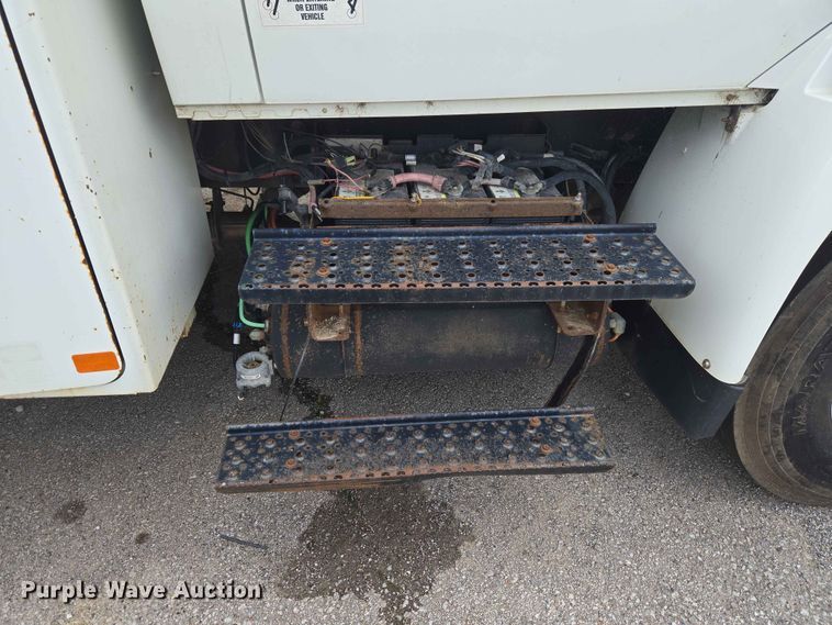 image for item FB8857 2009 International 4400 utility / service truck