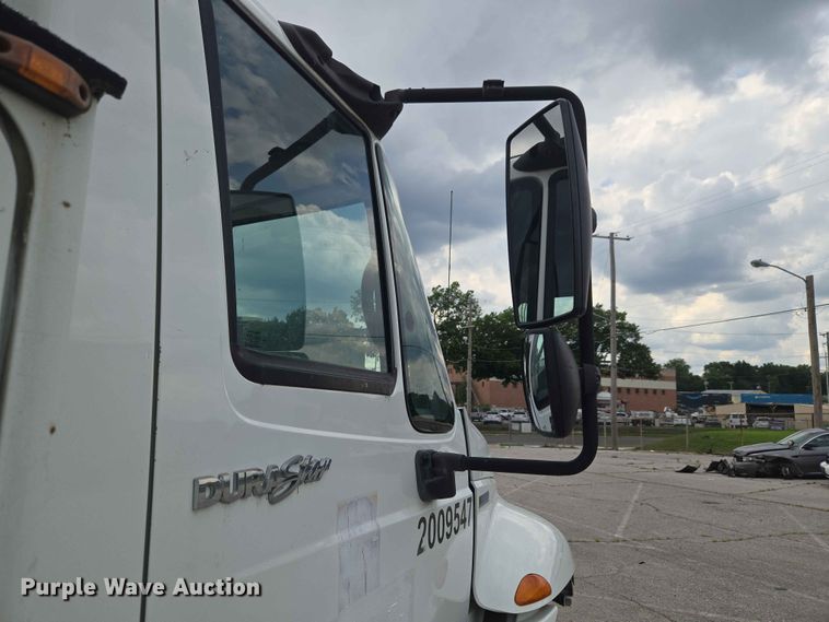 image for item FB8857 2009 International 4400 utility / service truck