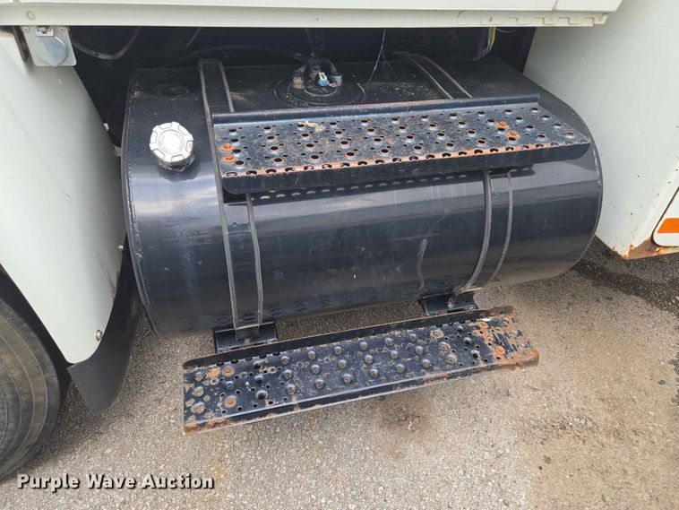 image for item FB8857 2009 International 4400 utility / service truck