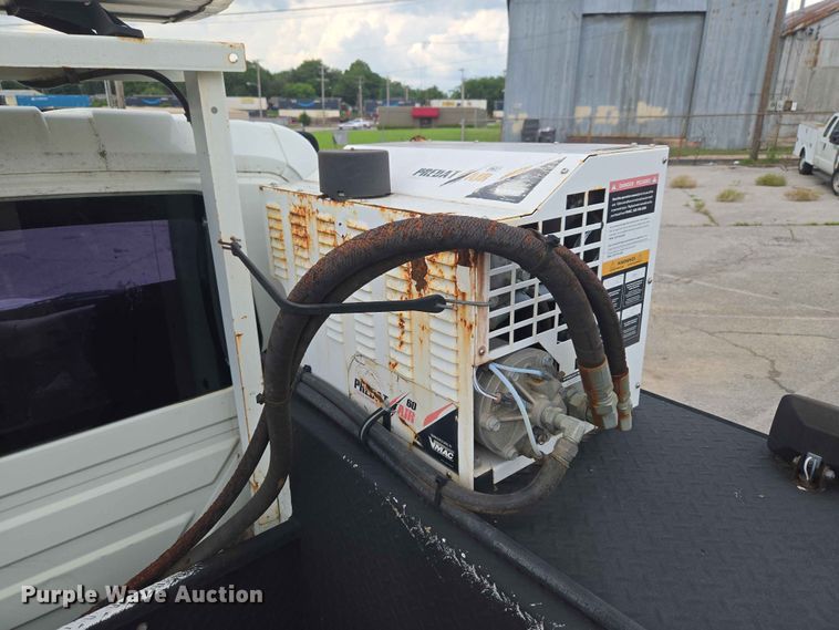 image for item FB8857 2009 International 4400 utility / service truck