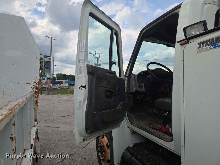 image for item FB8857 2009 International 4400 utility / service truck