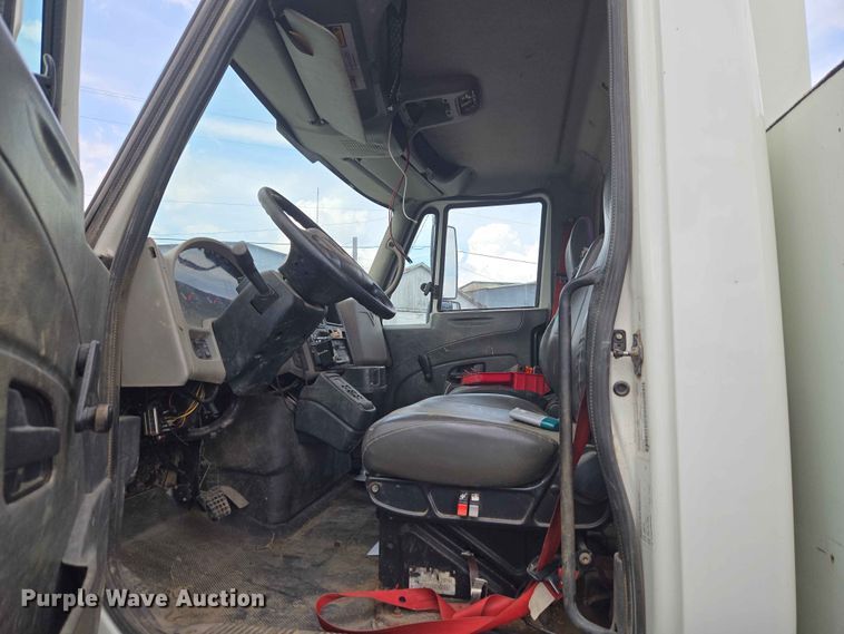 image for item FB8857 2009 International 4400 utility / service truck