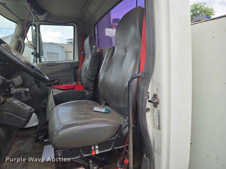 image for item FB8857 2009 International 4400 utility / service truck