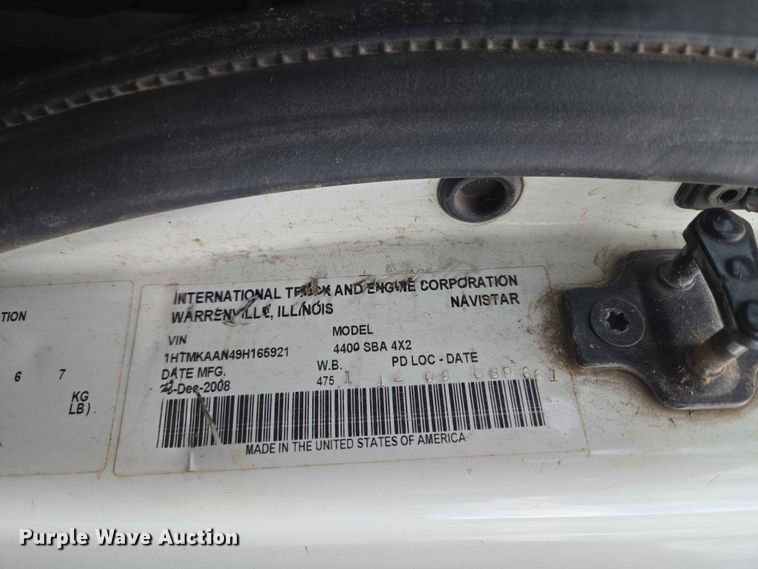 image for item FB8857 2009 International 4400 utility / service truck