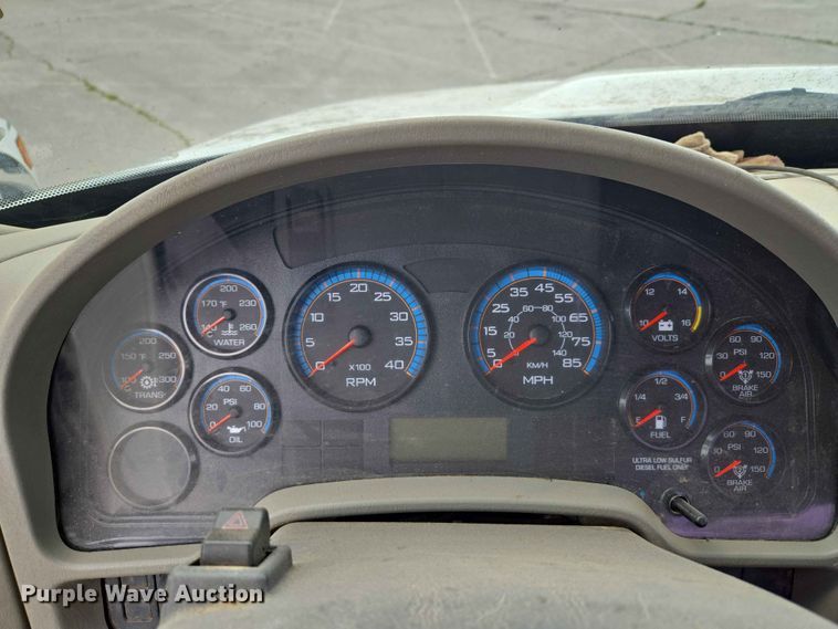 image for item FB8857 2009 International 4400 utility / service truck
