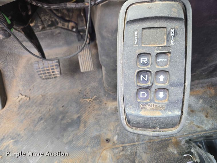 image for item FB8857 2009 International 4400 utility / service truck