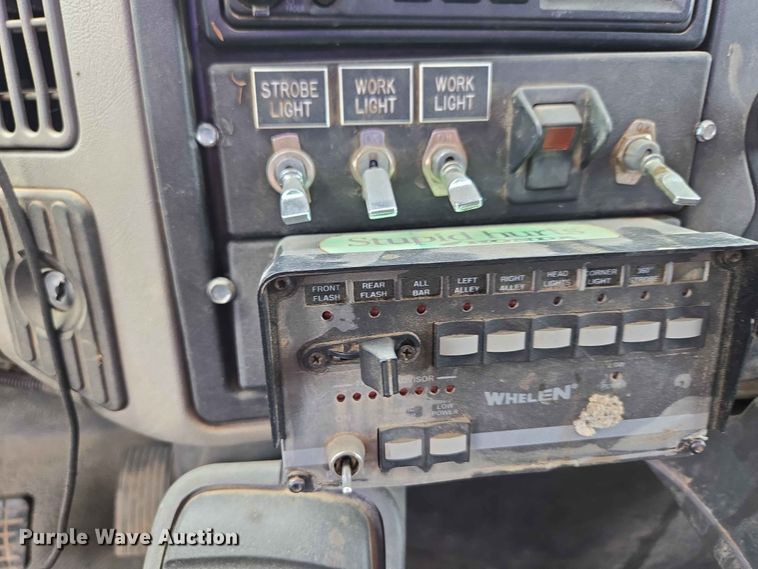 image for item FB8857 2009 International 4400 utility / service truck