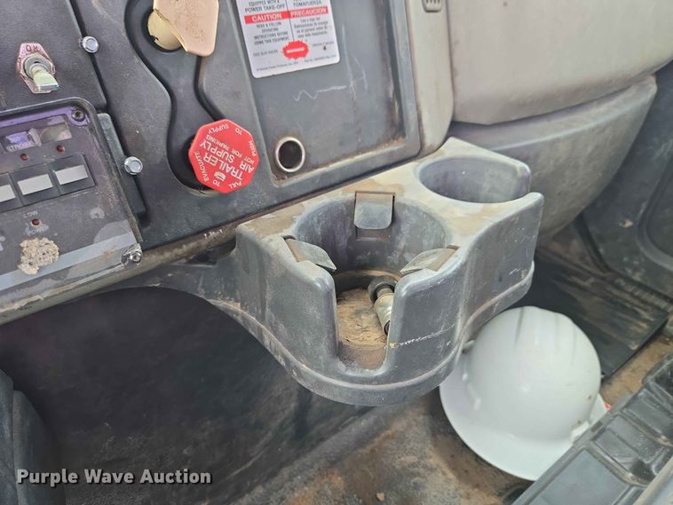 image for item FB8857 2009 International 4400 utility / service truck