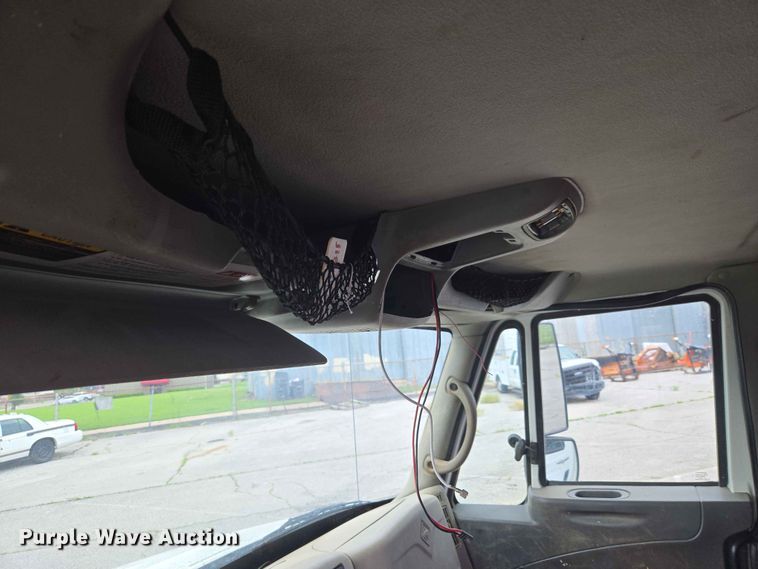 image for item FB8857 2009 International 4400 utility / service truck