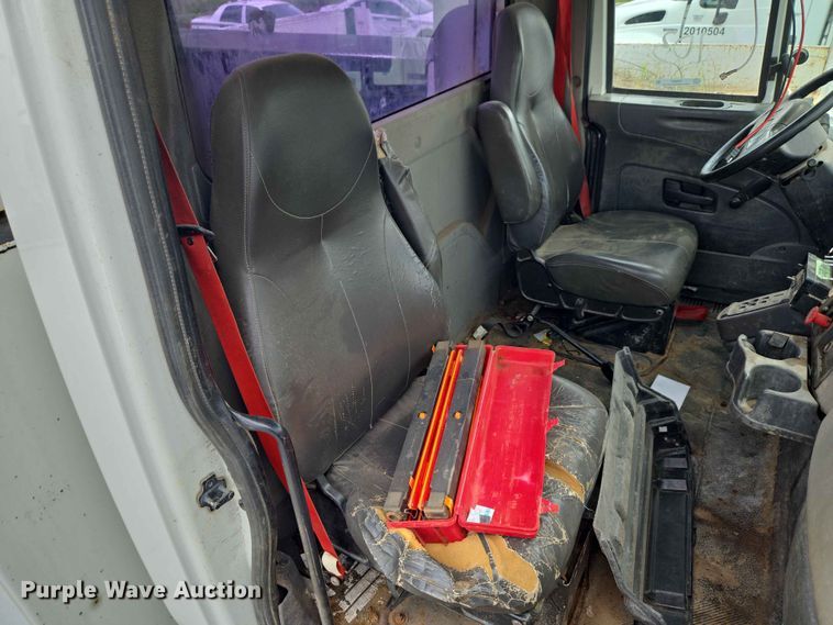 image for item FB8857 2009 International 4400 utility / service truck