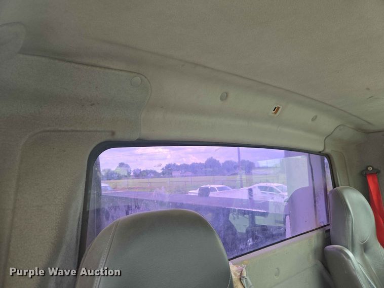 image for item FB8857 2009 International 4400 utility / service truck