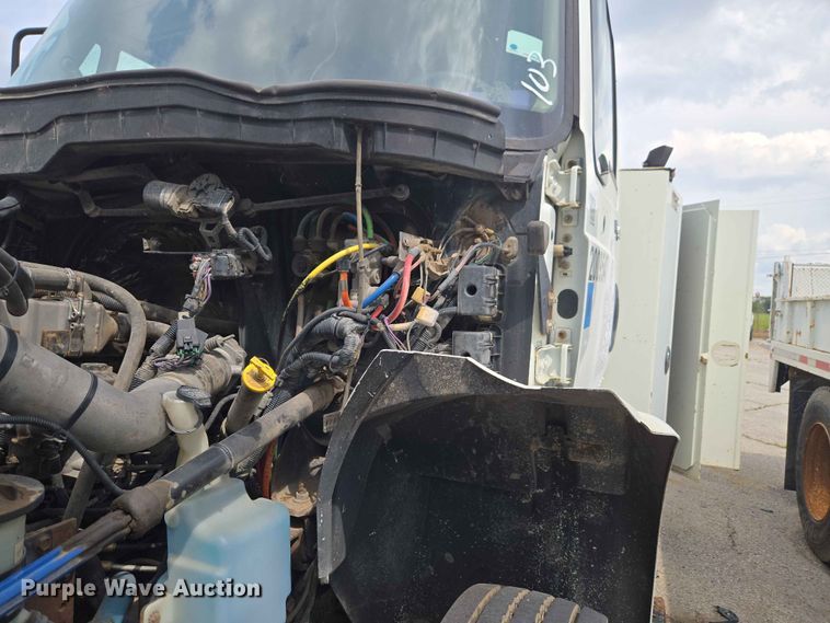 image for item FB8857 2009 International 4400 utility / service truck