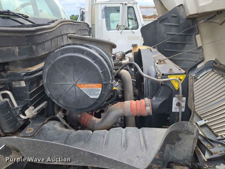 image for item FB8857 2009 International 4400 utility / service truck