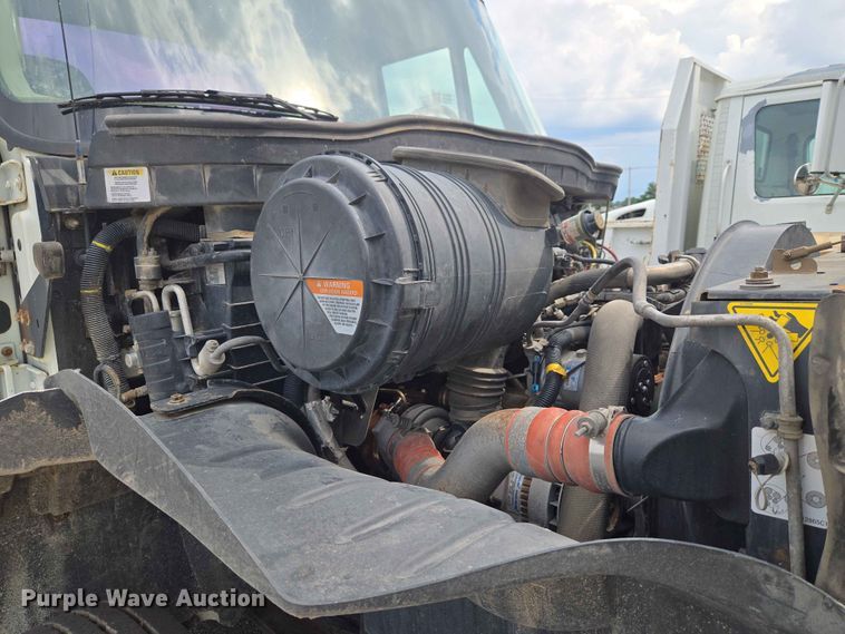 image for item FB8857 2009 International 4400 utility / service truck