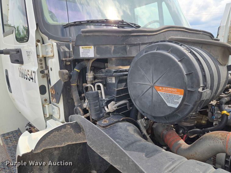 image for item FB8857 2009 International 4400 utility / service truck