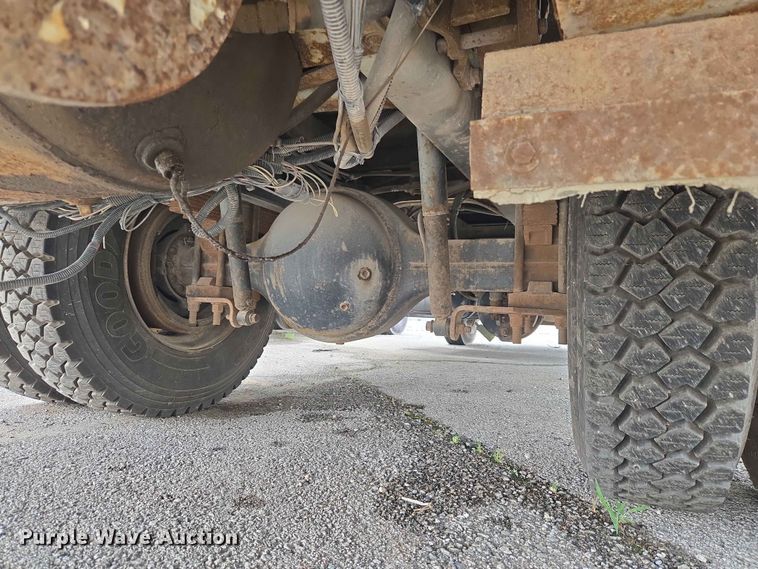 image for item FB8857 2009 International 4400 utility / service truck