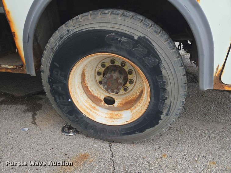 image for item FB8857 2009 International 4400 utility / service truck