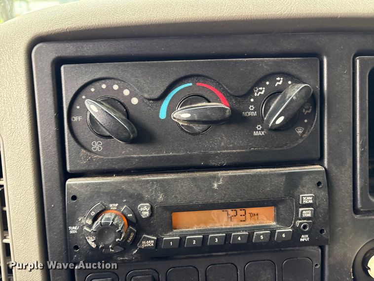 image for item FB8868 2011 International 7400 dump truck