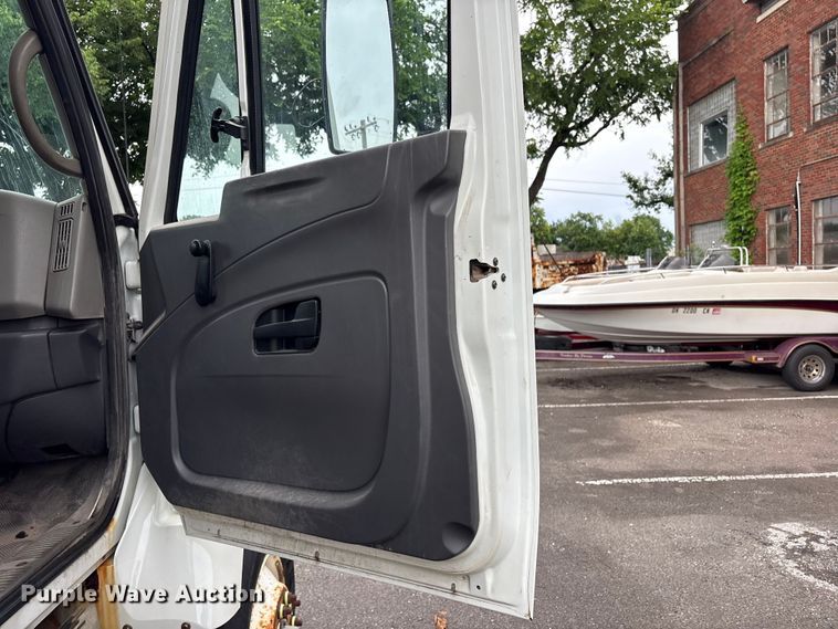 image for item FB8868 2011 International 7400 dump truck