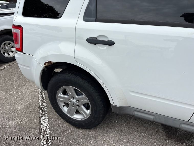 image for item FB8869 2009 Ford Escape Hybrid SUV