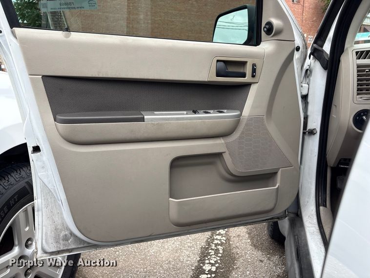 image for item FB8869 2009 Ford Escape Hybrid SUV