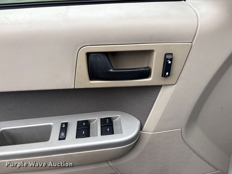 image for item FB8869 2009 Ford Escape Hybrid SUV