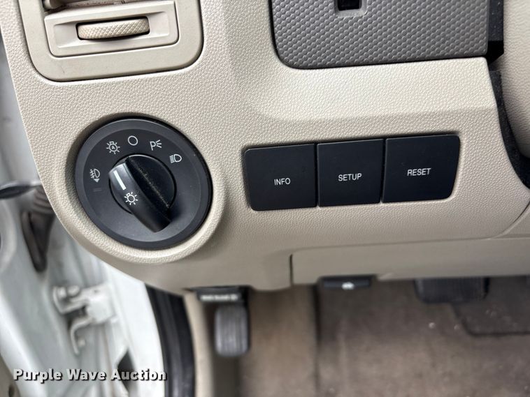 image for item FB8869 2009 Ford Escape Hybrid SUV