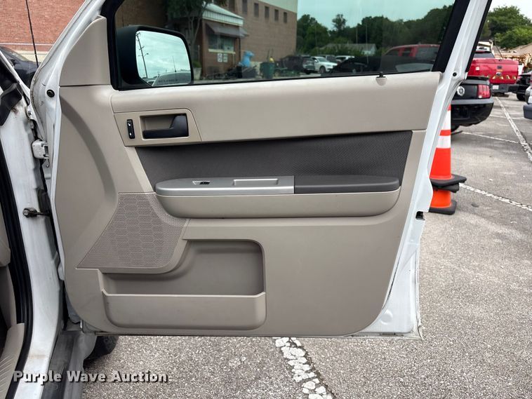 image for item FB8869 2009 Ford Escape Hybrid SUV