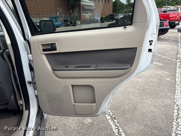 image for item FB8869 2009 Ford Escape Hybrid SUV