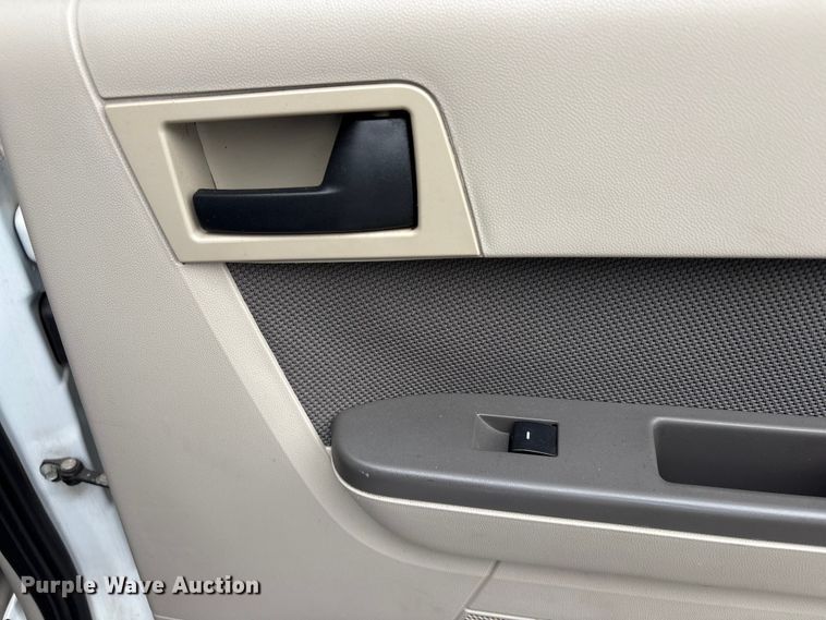 image for item FB8869 2009 Ford Escape Hybrid SUV