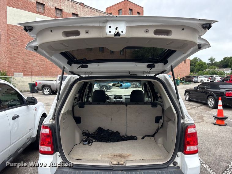 image for item FB8869 2009 Ford Escape Hybrid SUV