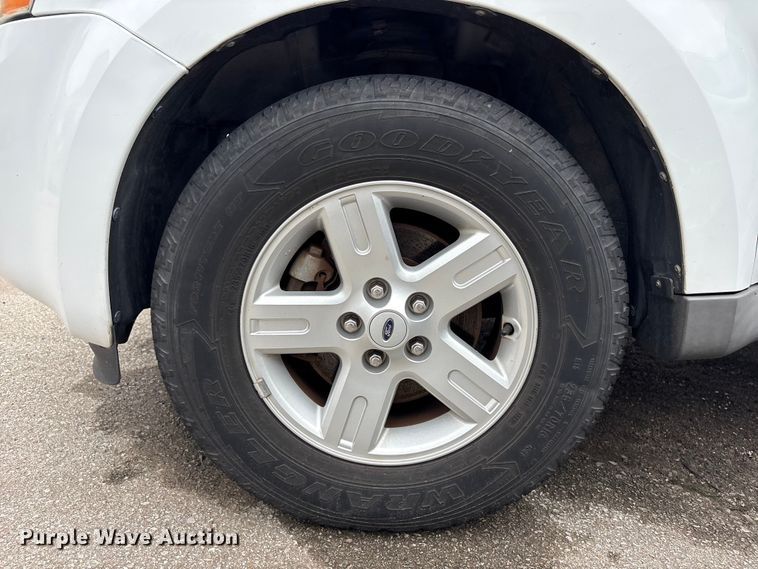 image for item FB8869 2009 Ford Escape Hybrid SUV