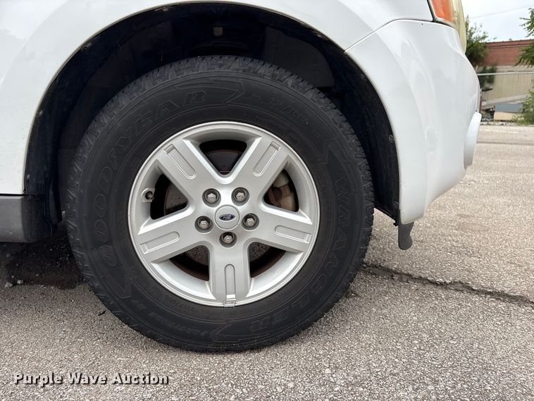 image for item FB8869 2009 Ford Escape Hybrid SUV
